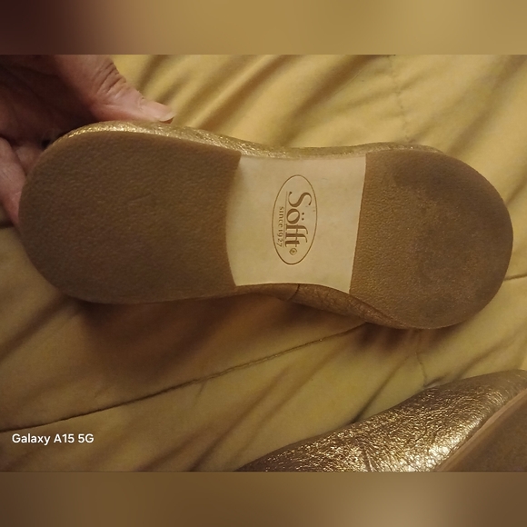 Sofft Gold Ballet Flats EUC - Picture 3 of 4